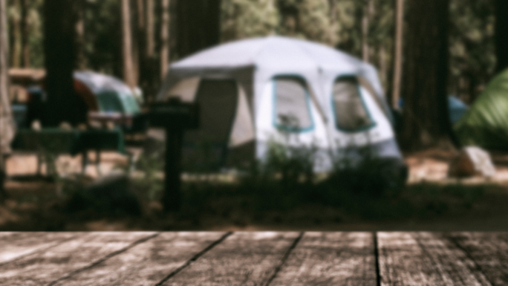 Travel product backdrop, camping tent - analisi predittiva